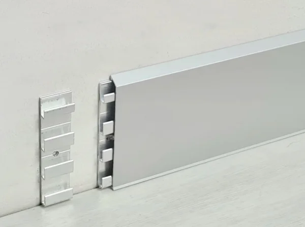 Алюминиевый плинтус Fezard Кабельный ALP-С70 Алюминий 70*10*2500 мм в Оренбурге