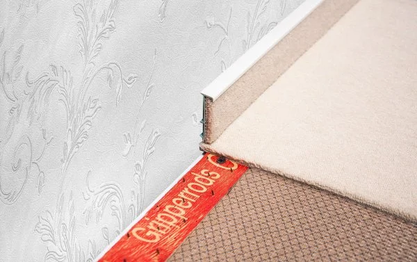 Плинтус для ковролина Korner Listwa 100 Белый 2,5м (50мм) в Оренбурге