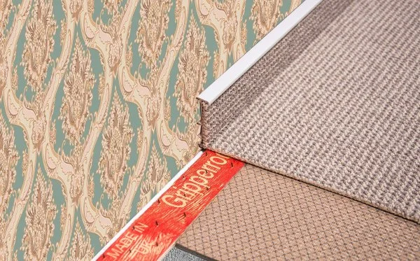 Плинтус для ковролина Korner Listwa 106 Светло-серый 2,5м (50мм) в Оренбурге