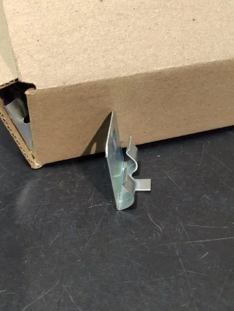 Клипсы к плинтусу MDF Bonkeel (50шт) в Оренбурге