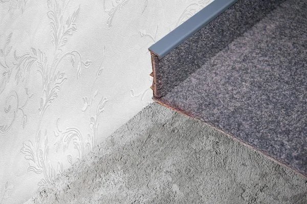 Плинтус для ковролина Korner Listwa 108 Графит 2,5м (50мм) в Оренбурге